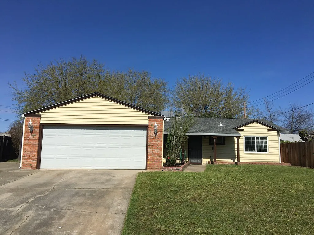 8049 Mimosa Ct photo 1