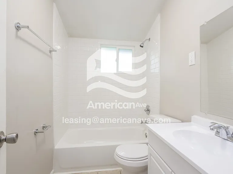 1064947_010_main_bathroom_12700125.jpg