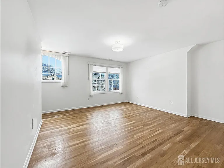 37 Jersey Ave — Photo 21