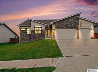 2116 Gindy Dr, Bellevue, NE 68147