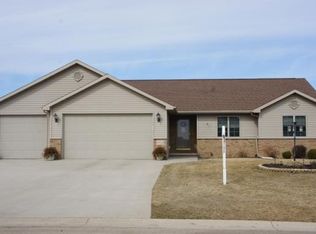 W6522 Brittany Dr, APPLETON, WI 54915