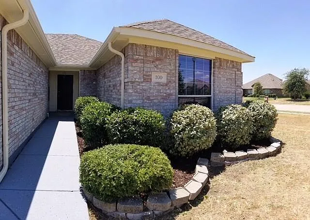 100 Commonwealth Cir — Photo 2