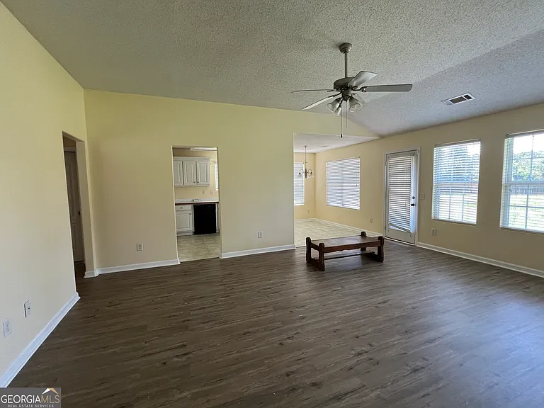 1229 Clearwater Dr — Photo 4