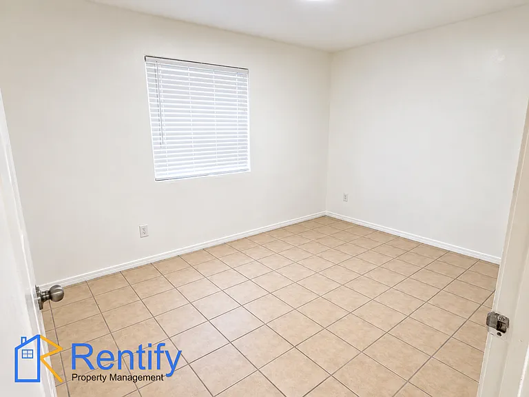 209 E Moneta Ave #B — Photo 22