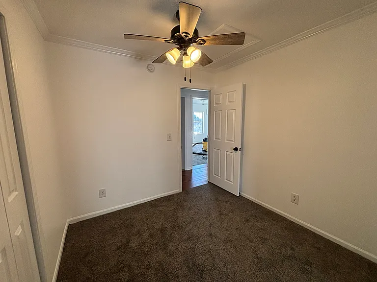 321 E Harden St — Photo 12