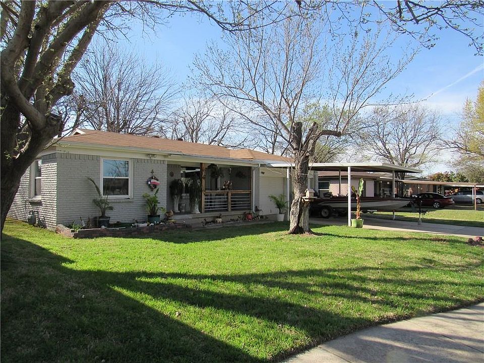 1st image of 824 Perry Dr
