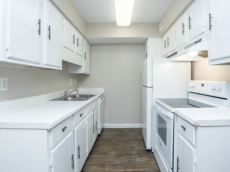 Meadowbrook Apartments — Photo 18