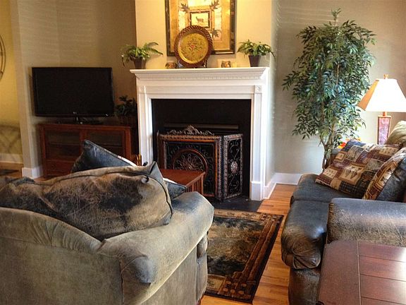 2nd image of 1021 Surrey Ln