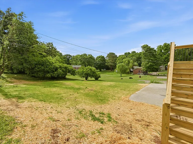 221 Clearview Dr — Photo 35