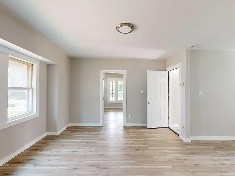 134 N Arlington St — Photo 14
