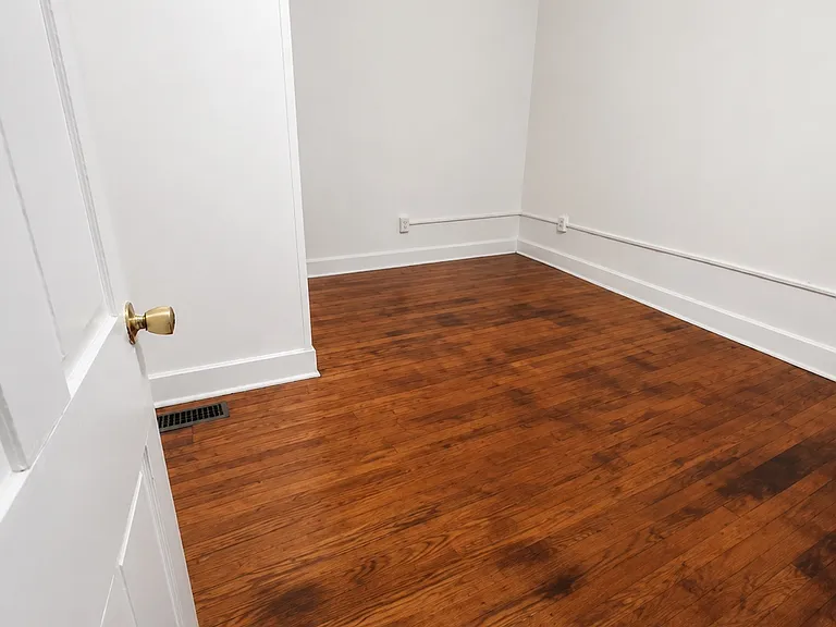 30 N Franklin St — Photo 8