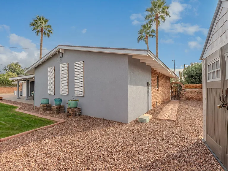 3730 E Kings Ave — Photo 33