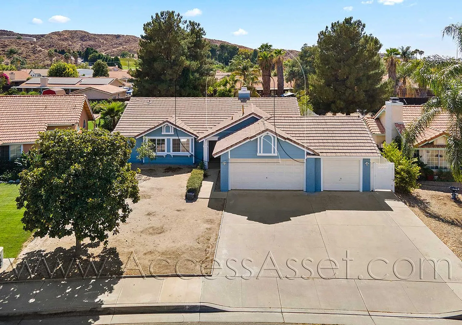 Spacious San Jacinto Home with Fireplace & Private Backyard — Photo 2