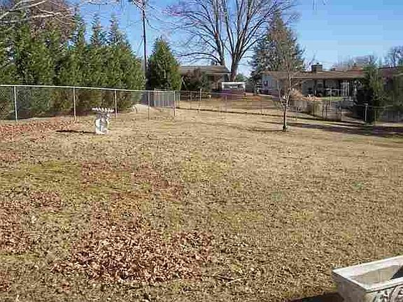 3rd image of 2335 Holston Dr