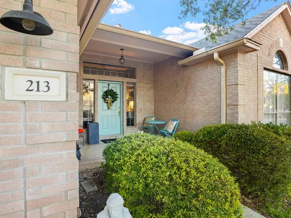213 Meadow Brook Dr, Fredericksburg, TX 78624