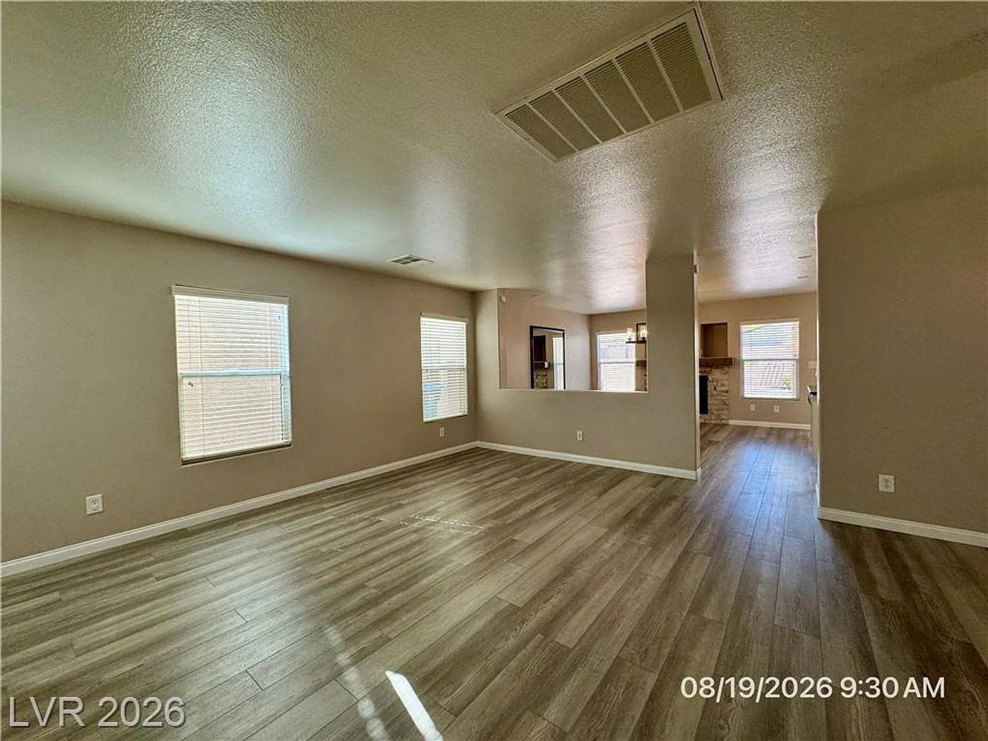 Spacious 4-Bedroom Home with Solar & Private Backyard — Photo 4