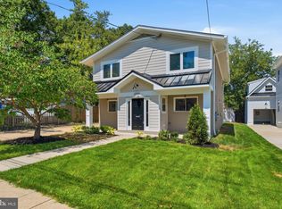 2709 12th St S, Arlington, VA 22204