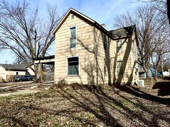 702 E 12th Ave, Winfield, KS 67156