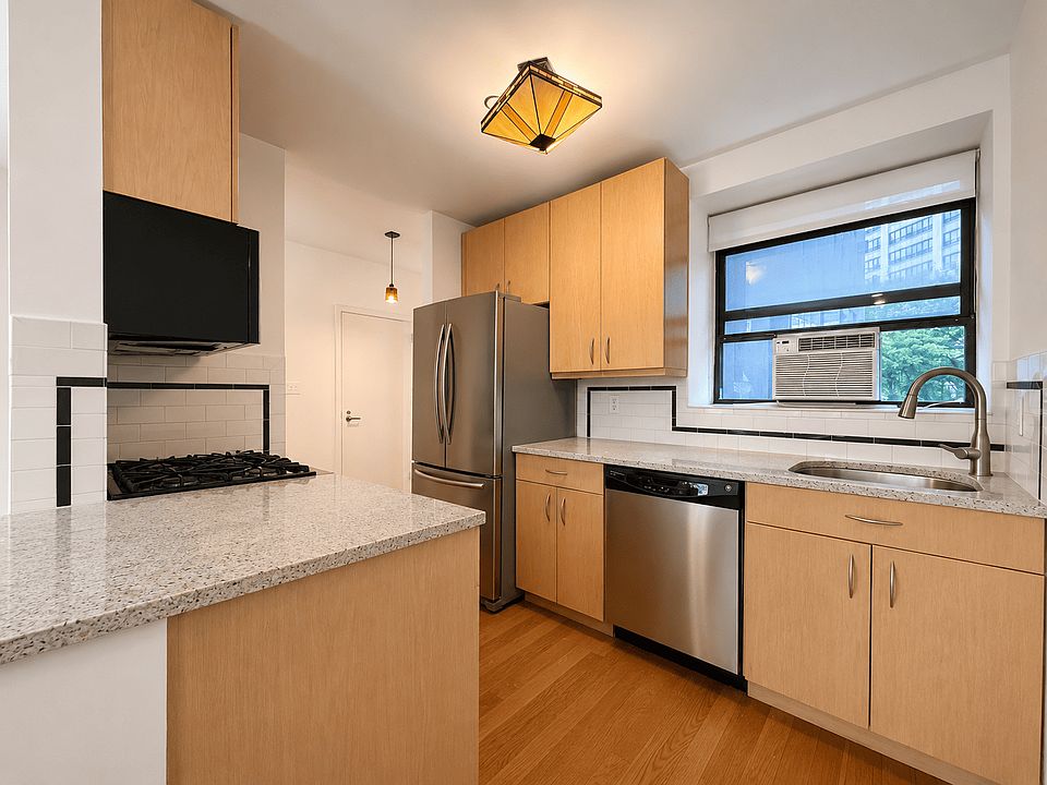 1st image of 250 Manhattan Ave #1A