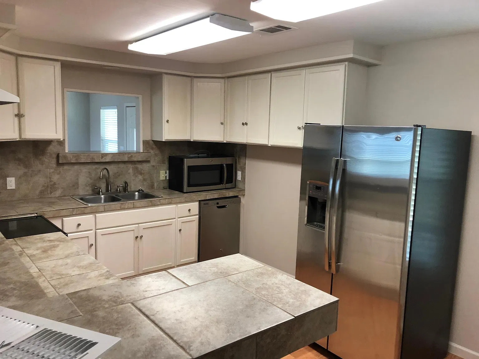 4 bed, 2000 sqft, $2,100 — Photo 2