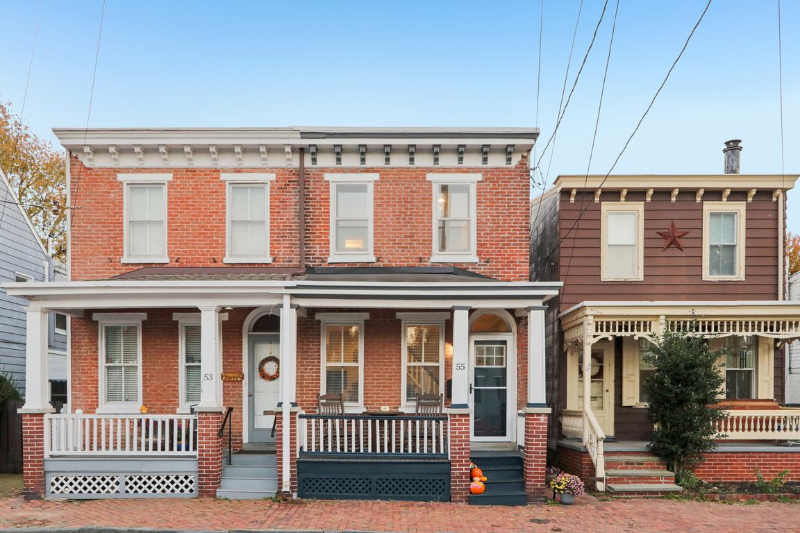 W 5th St-S0411-001.jpg