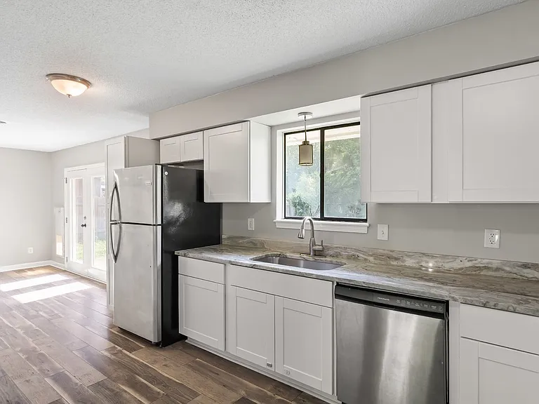 102 Sterling Rd — Photo 12