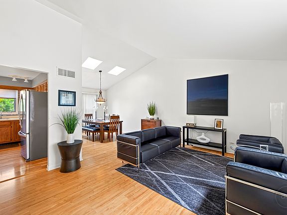 3rd image of 585 Beaconsfield Ave