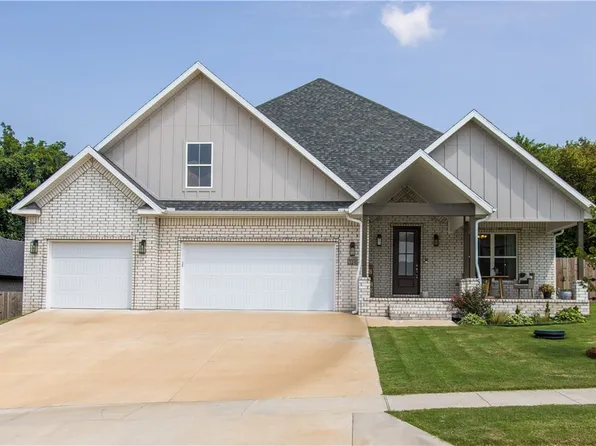 324 Mill Park Ln, Springdale, AR 72762