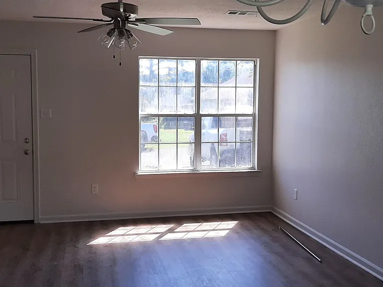 426 Summer Dr — Photo 3