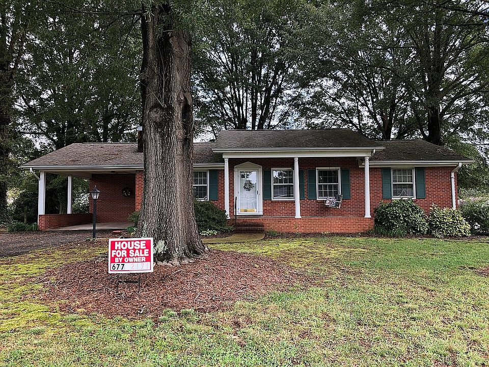 Front of home w front porch