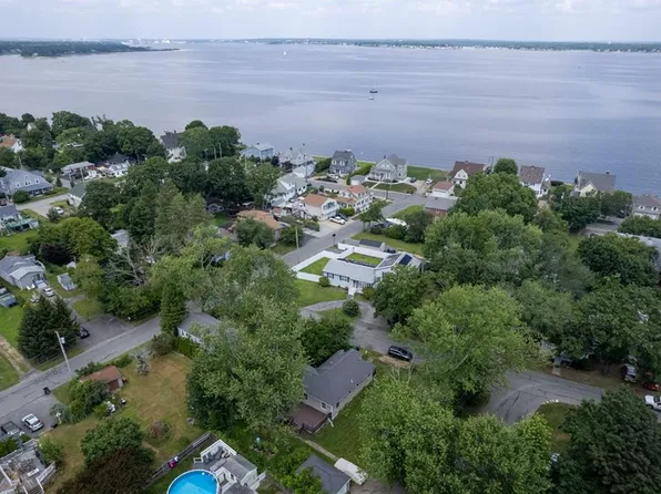 11 Vohlander St, Warwick, RI 02889