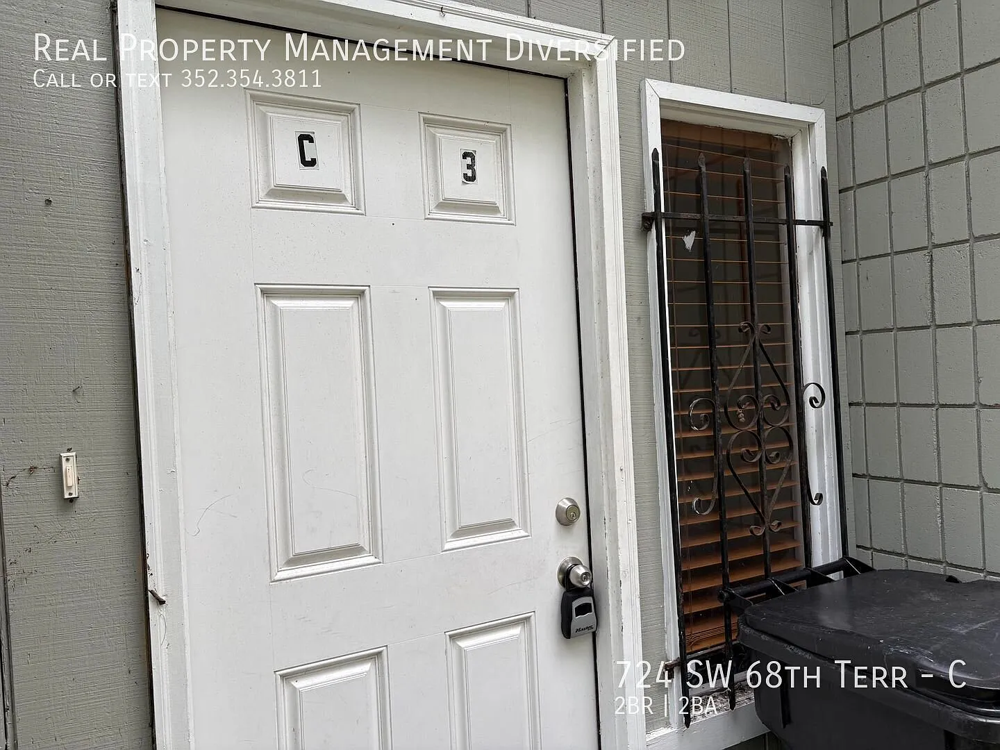 New paint and flooring - great location! — Photo 1