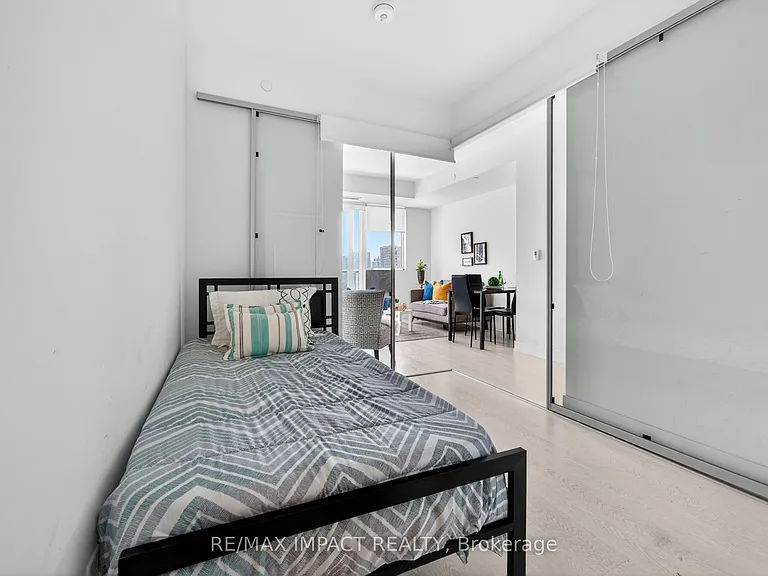 308 Jarvis St #813 — Photo 13