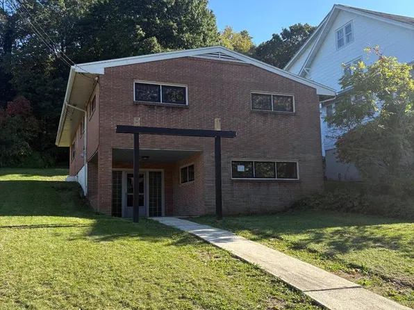 1931 W Howard Ave, Pottsville, PA 17901