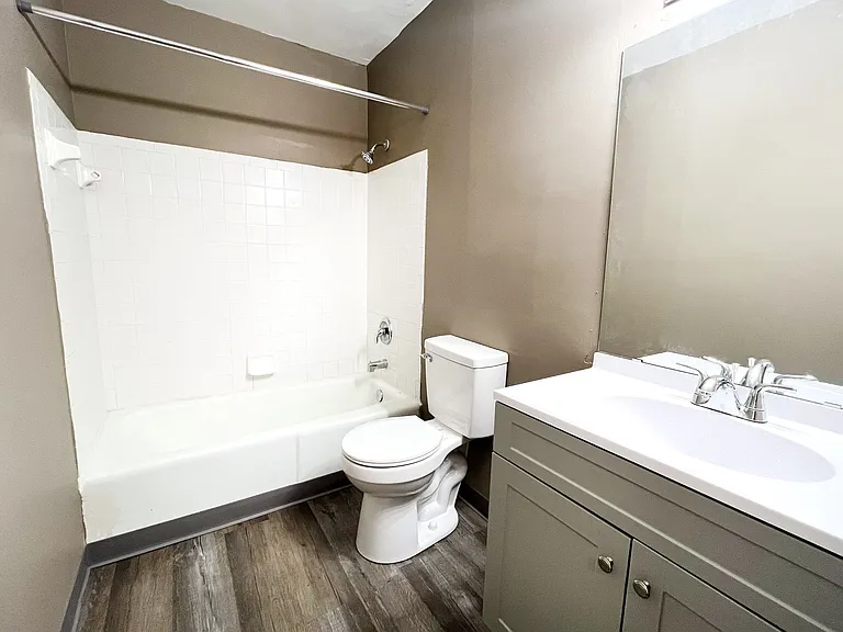 Twin Gables Apartments — Photo 38