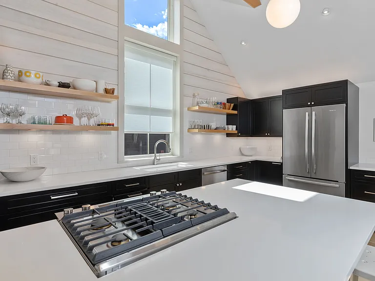 240 S Mahoney Dr #8 — Photo 6