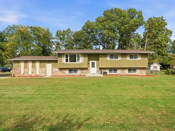 502 8th St SE, Demotte, IN 46310