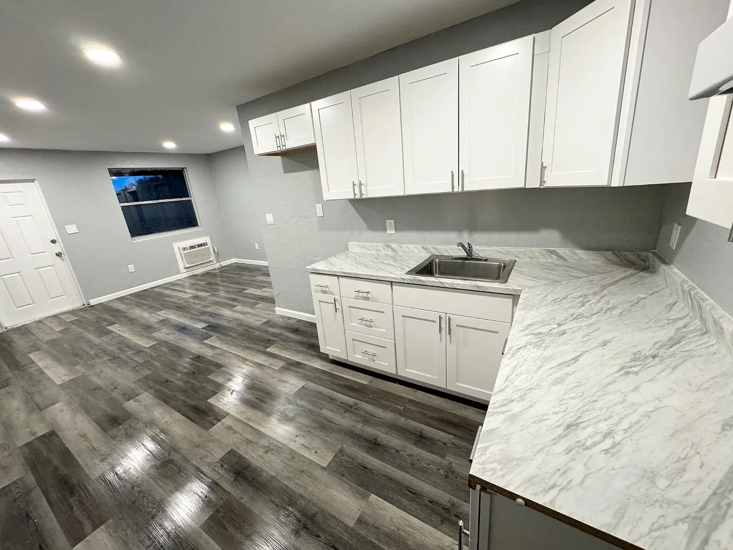 699 SW 6th St - Unit 3 — Photo 2