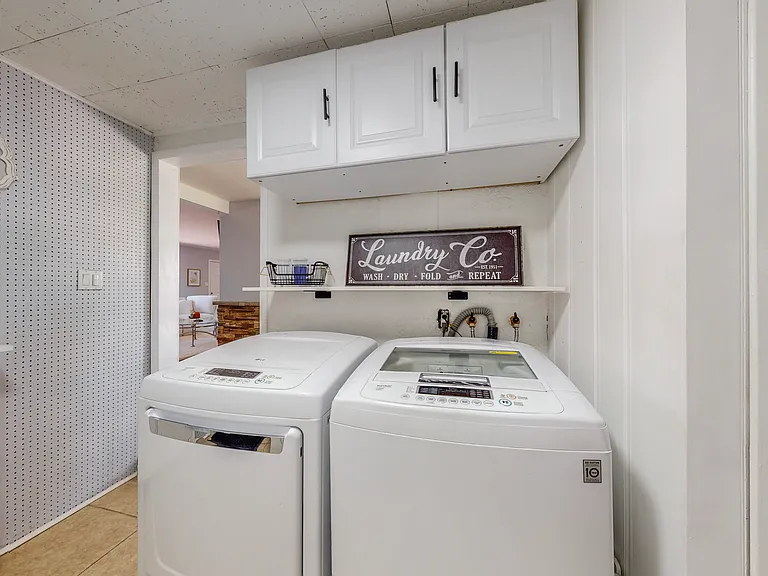 2810 Carolina St NE — Photo 32