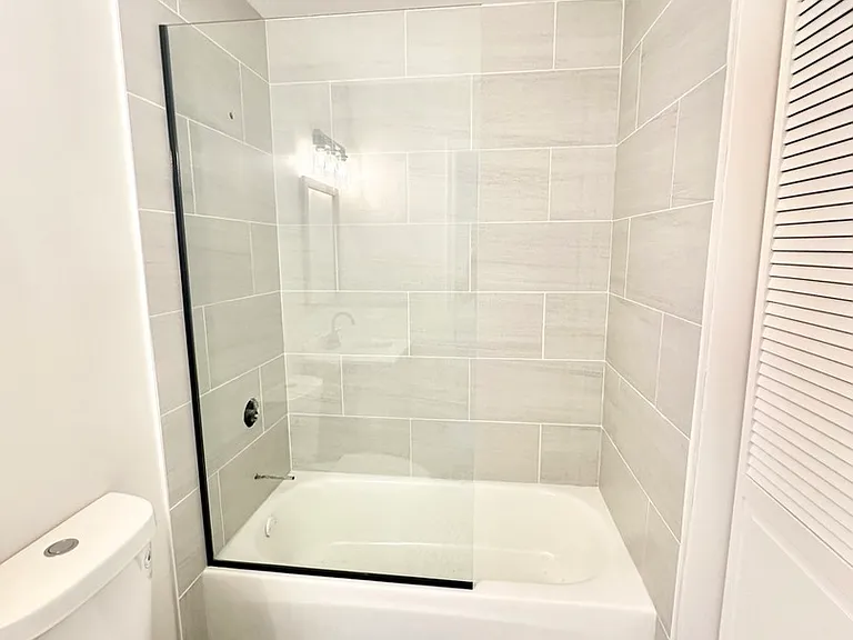 3008 W 23rd St #1B — Photo 4