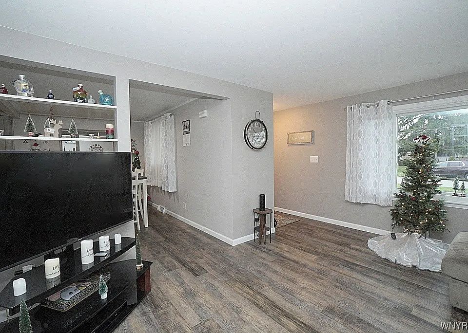 1st image of 216 N Harvest St