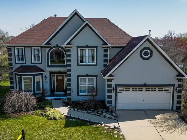 818 Clarendon Ln, Aurora, IL 60504