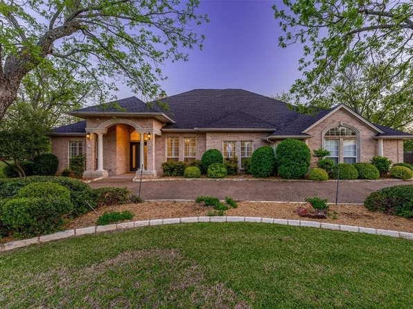 5911 Nutcracker Dr, Granbury, TX 76049