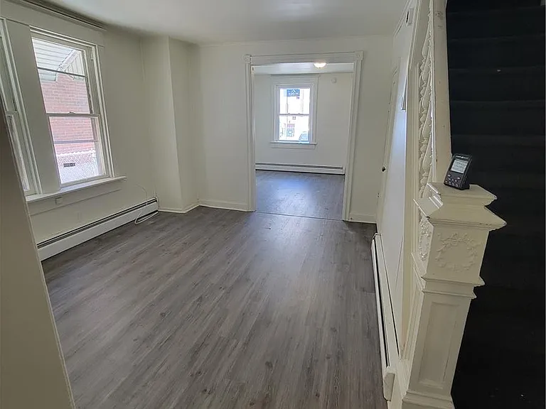 132 W Chew St — Photo 5