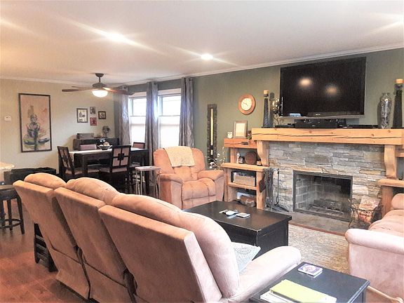 5th image of 2842 W Farragut Ave #2