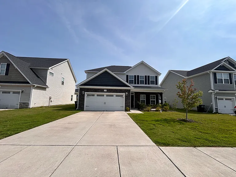 104 Wicklow Ct — Photo 2