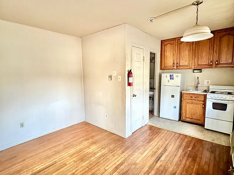 1709 W 8th St — Photo 2