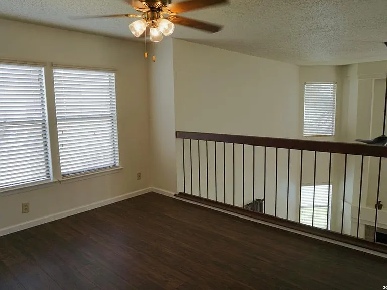 8435 Forest Ridge Dr — Photo 15