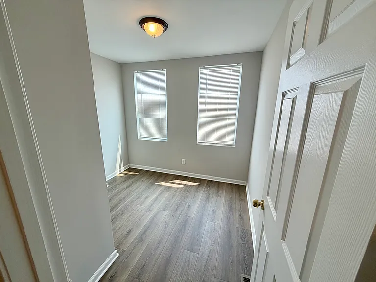 421 E Preston St — Photo 8