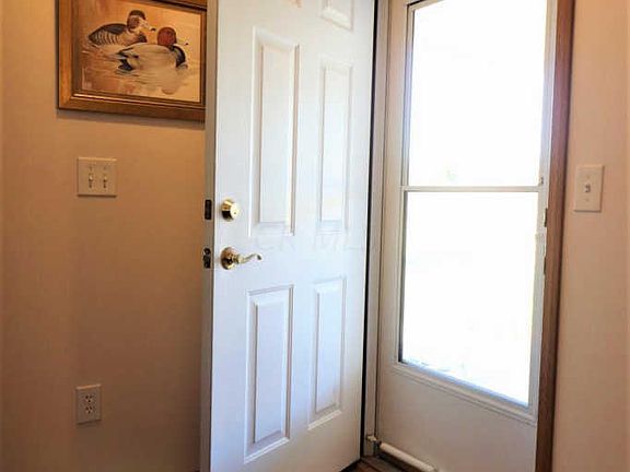 5th image of 669 Elaine Dr